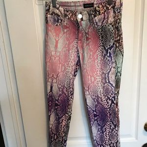 Sexy fit Marciano stretchy jeans.